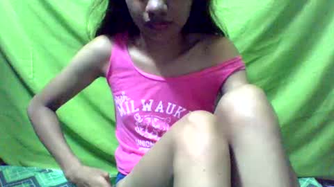 Snapshot of ursexydoll18 chatting on 01-15-25, 02:17 Darlyn room online show from 01-15-25, 02:17