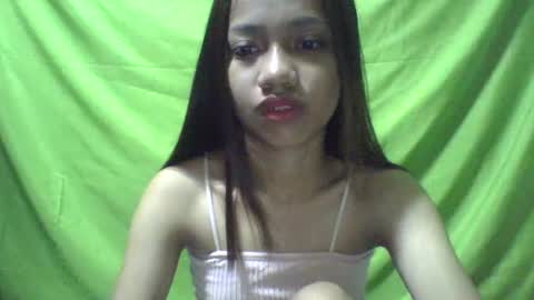 Snapshot of ursexydoll18 chatting on 01-21-25, 07:15 Darlyn room online show from 01-21-25, 07:15