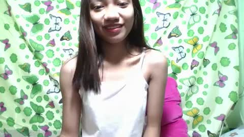 Snapshot of ursexydoll18 chatting on 02-24-25, 01:35 Darlyn room online show from 02-24-25, 01:35