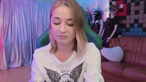 Snapshot of uvrays999 chatting on 12-10-24, 06:01 Leila online show from 12-10-24, 06:01