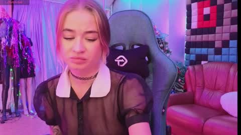 Leila online show from 12-21-24, 08:10