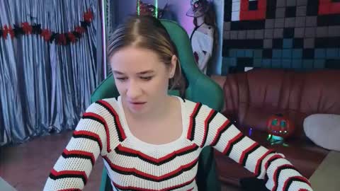 Snapshot of uvrays999 chatting on 10-21-25, 07:03 Leila online show from 10-21-25, 07:03