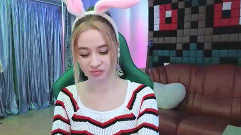 Snapshot of uvrays999 chatting on 11-25-25, 04:56 Leila online show from 11-25-25, 04:56