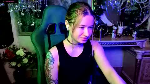 Snapshot of uvrays999 chatting on 01-09-26, 04:54 Leila online show from 01-09-26, 04:54