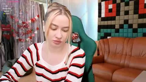 Snapshot of uvrays999 chatting on 02-22-26, 07:51 Leila online show from 02-22-26, 07:51