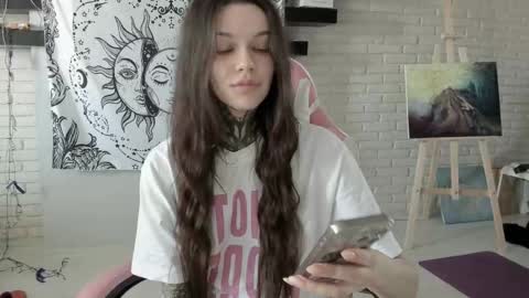 Eva online show from 03-11-25, 10:51