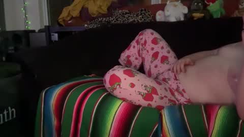 v69923285 online show from 12-18-25, 07:58