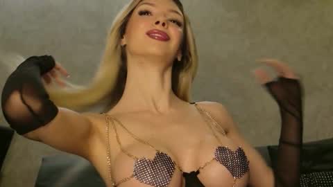 Snapshot of v_deville chatting on 03-14-26, 03:23 Mia online show from 03-14-26, 03:23