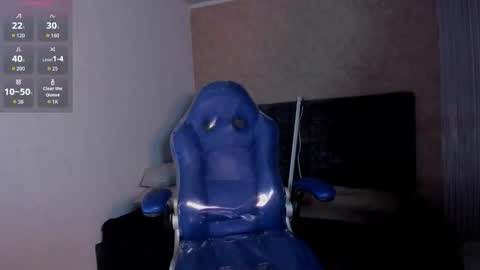 Snapshot of v_suckscock chatting on 11-21-25, 09:24 online show from 11-21-25, 09:24