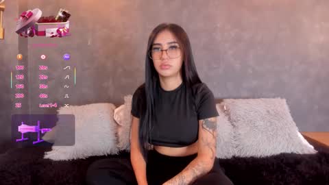 Snapshot of vaelina_angels chatting on 02-23-26, 03:26 VAELINA ANGELS online show from 02-23-26, 03:26