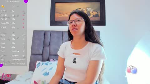 Snapshot of vahiolet_smith chatting on 05-13-26, 03:04 Vahiolet smith online show from 05-13-26, 03:04