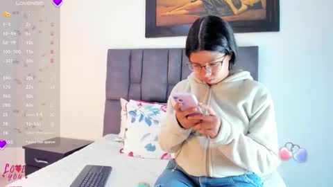 Snapshot of vahiolet_smith chatting on 05-14-26, 03:24 Vahiolet smith online show from 05-14-26, 03:24