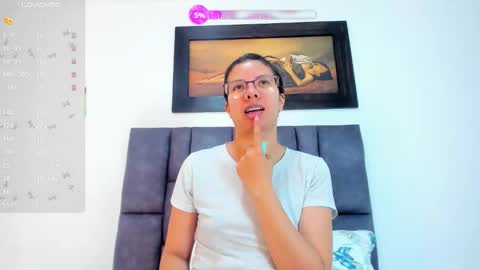 Snapshot of vahiolet_smith chatting on 05-28-26, 03:15 Vahiolet smith online show from 05-28-26, 03:15