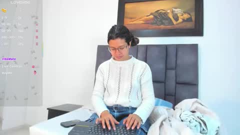 Snapshot of vahiolet_smith chatting on 06-09-26, 03:29 Vahiolet smith online show from 06-09-26, 03:29