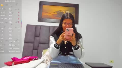 Vahiolet smith online show from 06-28-26, 12:11