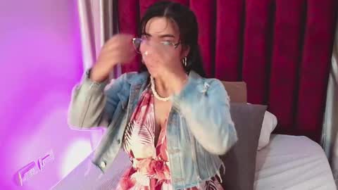 Snapshot of vaialowell chatting on 02-20-26, 07:03 VaiaLowell online show from 02-20-26, 07:03