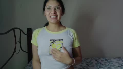 Snapshot of vainilla_cam chatting on 05-13-26, 12:24 Vainilla online show from 05-13-26, 12:24