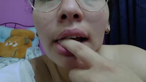 Snapshot of vainilla_cam chatting on 06-11-26, 02:53 Vainilla online show from 06-11-26, 02:53