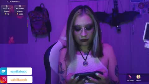 Vainilla Independent model online show from 03-08-26, 11:19