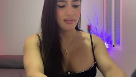Snapshot of vainilladoll_ chatting on 08-06-26, 08:44 Daniela online show from 08-06-26, 08:44