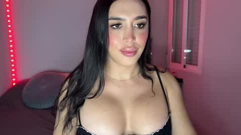 Snapshot of vainilladoll_ chatting on 08-08-26, 03:30 Daniela online show from 08-08-26, 03:30