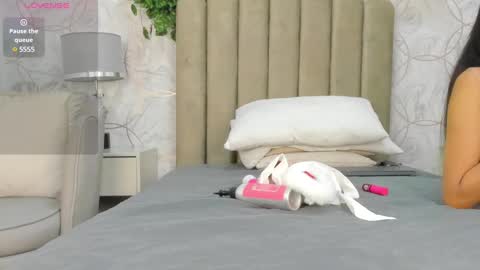 Vaiolet  online show from 12-22-24, 10:25