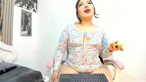 Snapshot of vaiolet_sexycurvy_ chatting on 07-12-26, 09:55 vaiolet_sexycurvy_ online show from 07-12-26, 09:55