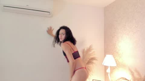 Vaiolet  online show from 04-28-26, 10:37