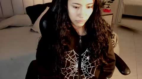 Vaioleth online show from 06-15-26, 01:02