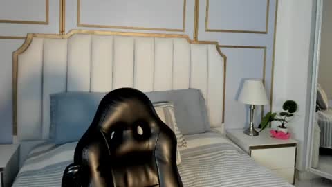 Vaioleth online show from 06-16-26, 12:41