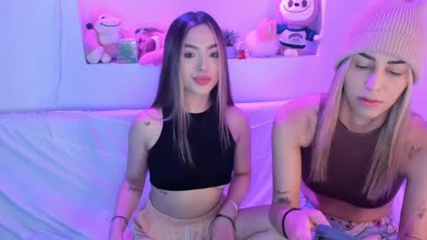 vaiolett_69 online show from 04-05-26, 02:31