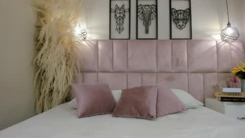 Snapshot of vaithiare_stone chatting on 04-10-26, 12:10 Daniela online show from 04-10-26, 12:10