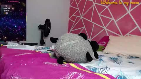 Snapshot of val_angelll chatting on 10-09-25, 03:37 valentina online show from 10-09-25, 03:37