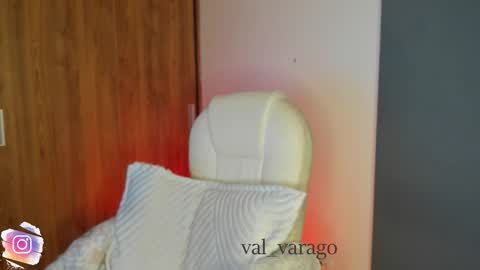 Snapshot of val_varago chatting on 09-17-25, 01:51 val_varago online show from 09-17-25, 01:51