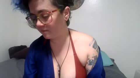 valarieak online show from 10-09-25, 09:57