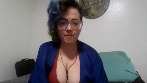 valarieak online show from 10-26-25, 07:25