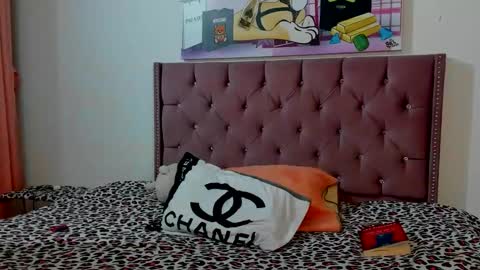 Snapshot of valen_brown chatting on 02-24-26, 04:43 Valentina online show from 02-24-26, 04:43