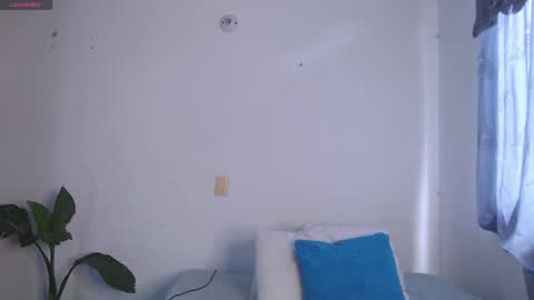 IG-valen mendoza99  twitter valenthompson99 online show from 04-10-26, 06:23