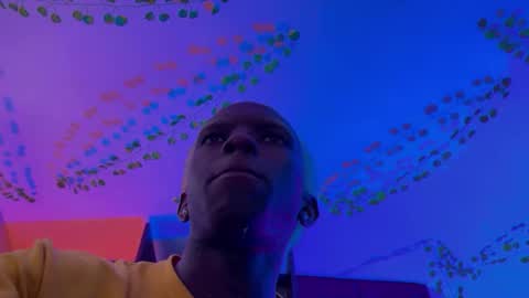 Snapshot of valent1nn chatting on 12-10-24, 09:01 Valentin independent Cam Boy online show from 12-10-24, 09:01