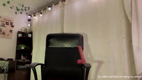 Snapshot of valent1nn chatting on 01-11-25, 04:38 Valentin independent Cam Boy online show from 01-11-25, 04:38