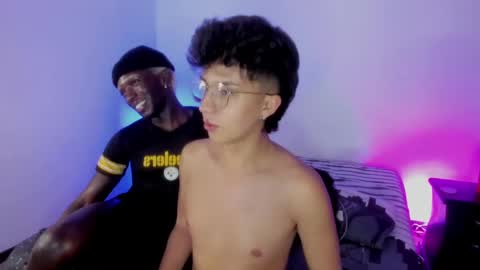 Snapshot of valent1nn chatting on 02-21-25, 01:11 Valentin independent Cam Boy online show from 02-21-25, 01:11