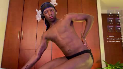 Snapshot of valent1nn chatting on 02-24-25, 11:32 Valentin independent Cam Boy online show from 02-24-25, 11:32