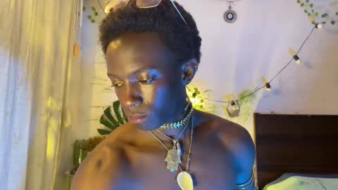 Snapshot of valent1nn chatting on 01-11-26, 10:09 Valentin independent Cam Boy online show from 01-11-26, 10:09