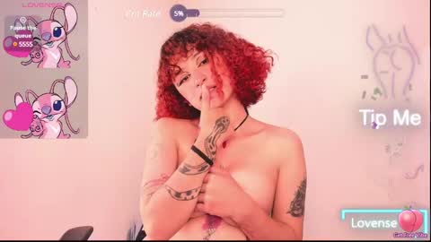 Snapshot of valent_27 chatting on 02-17-25, 01:15 Valentina online show from 02-17-25, 01:15
