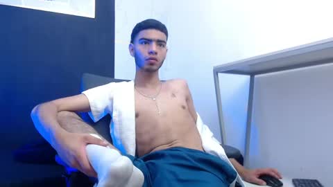 Snapshot of valentin_lux chatting on 03-09-26, 03:32 VALENTIN online show from 03-09-26, 03:32