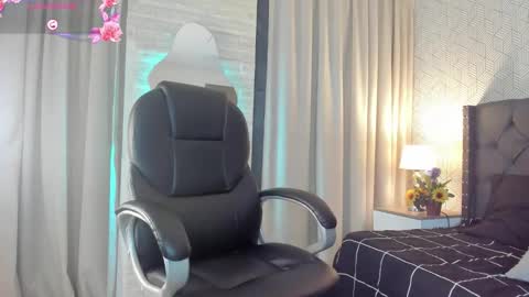 Snapshot of valentina__desire chatting on 11-15-25, 12:34 Valen online show from 11-15-25, 12:34