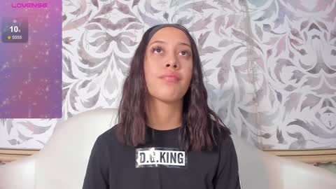 Snapshot of valentina_cortes72 chatting on 01-25-25, 11:13 Valentina online show from 01-25-25, 11:13