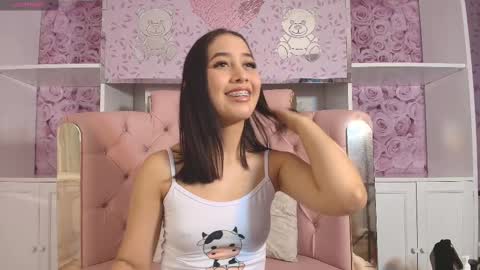Snapshot of valentina_cortes72 chatting on 02-18-25, 11:22 Valentina online show from 02-18-25, 11:22