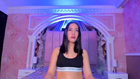 Snapshot of valentina_cortes72 chatting on 02-27-25, 11:31 Valentina online show from 02-27-25, 11:31