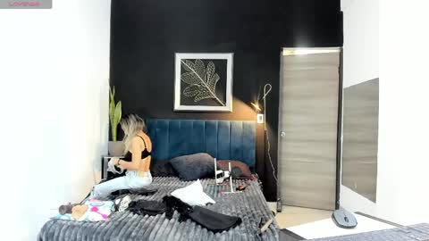 valentina_herrrera online show from 05-19-26, 02:01